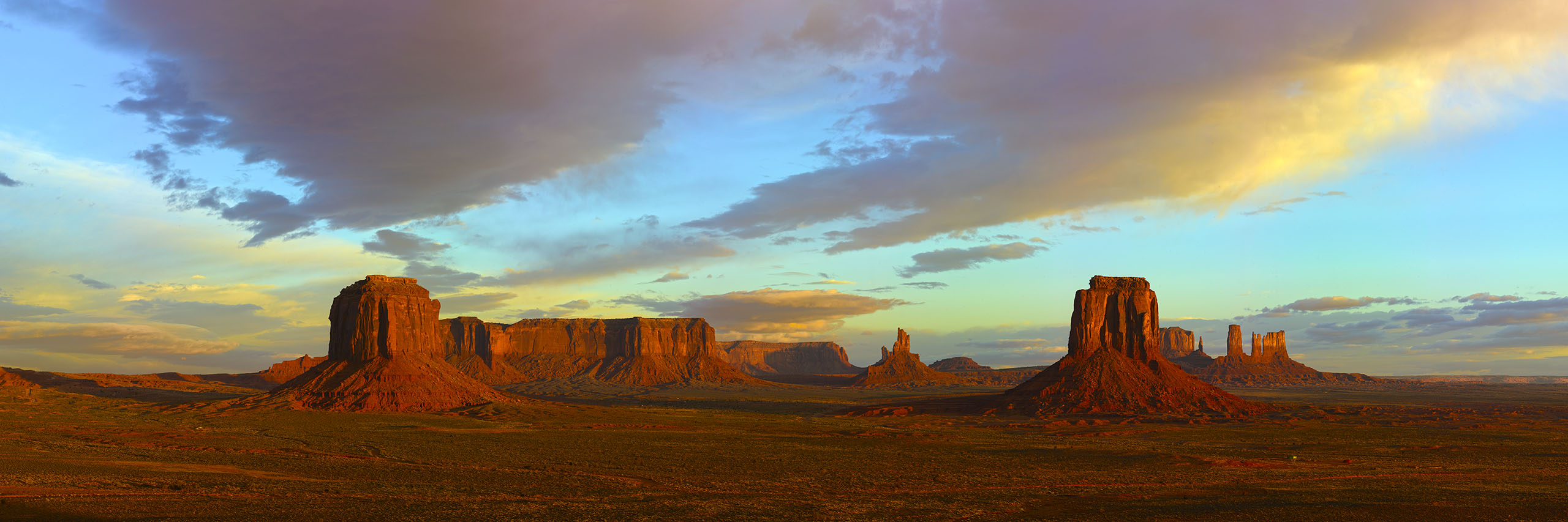 Monument Valley sunrise from Artist's Point Navajo Lands